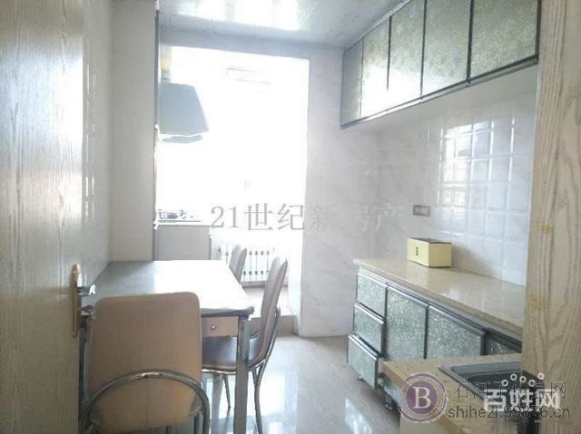 25小区 三楼精装修送家具 学 区一步到位 超市菜